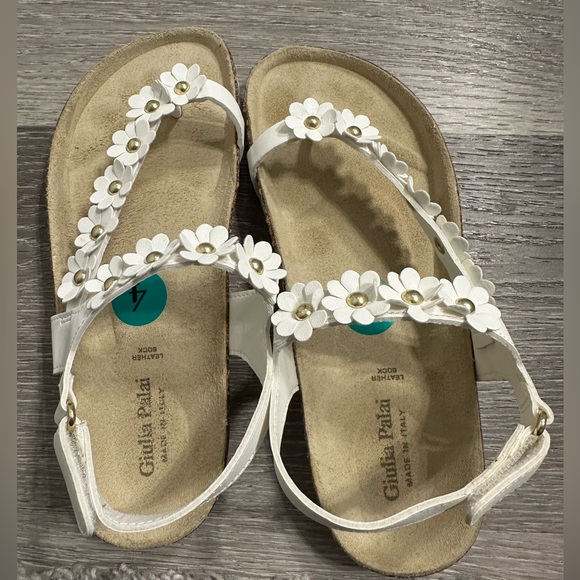 Girls Sandals size 4 - Picture 1 of 3